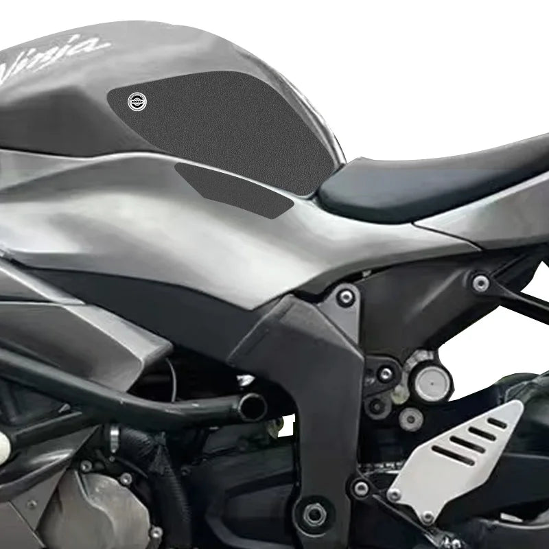 Motorcycle-Tank-Pad-Stickers-For-KAWASAKI-ZX6R-2009-2016-ZX636-2012-2020-ABRubber-Scratch-Resistant-Protector.jpg_ (1)